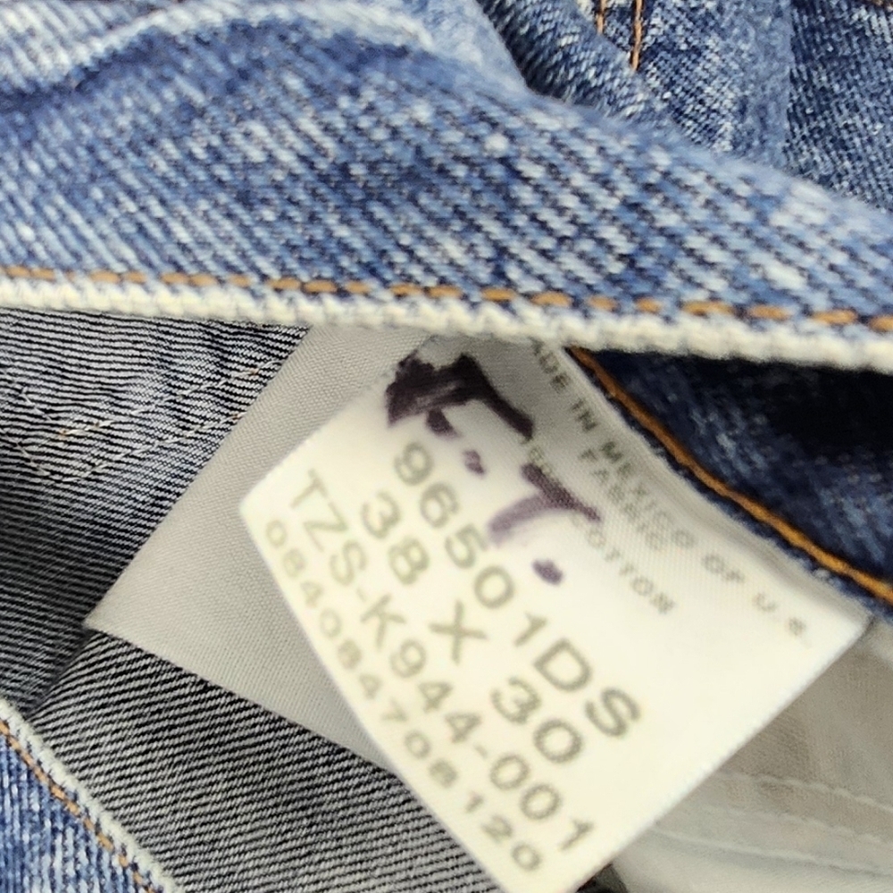 Wrangler Straight Leg Medium Wash Denim Jeans. 100% Cotton Size 38 × 30. - Picture 3 of 5